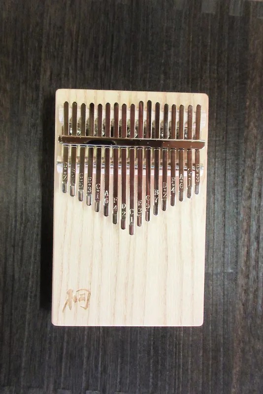 暮らしに寄り添う国産桐のカリンバ